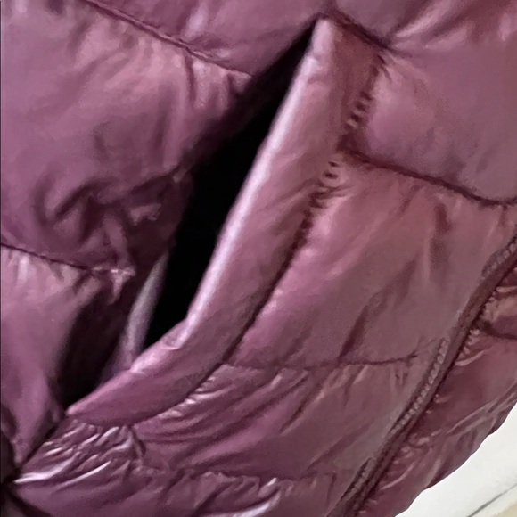 THE BOUNDLESS Plush Burgundy Hooded REVERSIBLE Vest - Picture 11 of 15